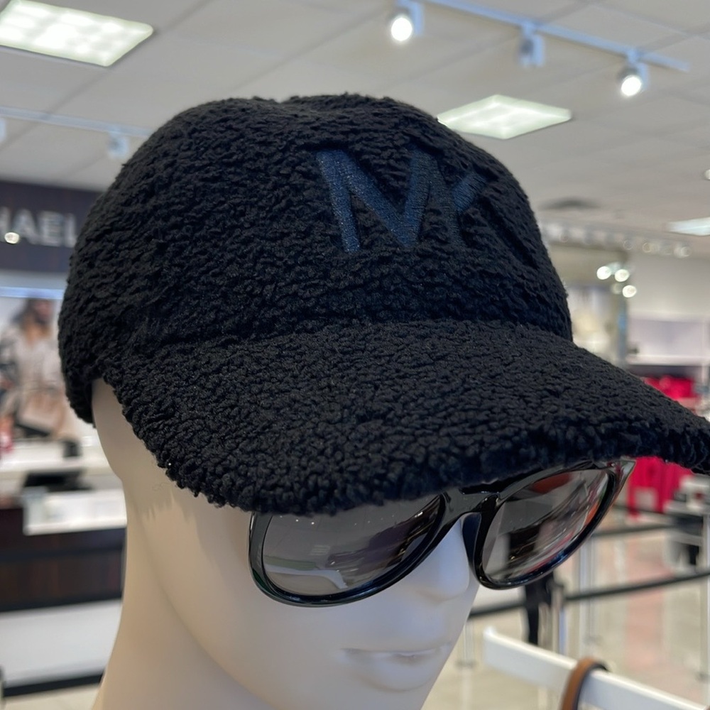 Michael Kors MK Logo Hat Sherpa Adjustable Cap OS
Black NWT
Authentic - Picture 8 of 16